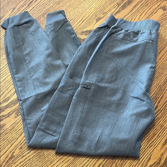 Fabletics Scrub Pant - Picture 3 of 3